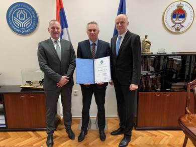 Министру Пашалићу уручена Повеља УНИБЛ