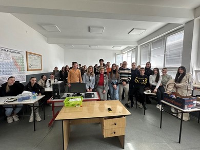 Представници Студијског програма хемија посјетили Гимназији у Мркоњић Граду
