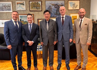 Rector Gajanin meets the Singapore delegation